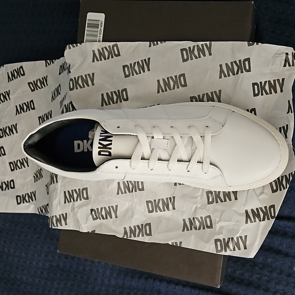 DKNY StreetSide Leather Sneakers.BRAND NEW IN ORIGINAL BOX,NEVER WORN. - Picture 5 of 8